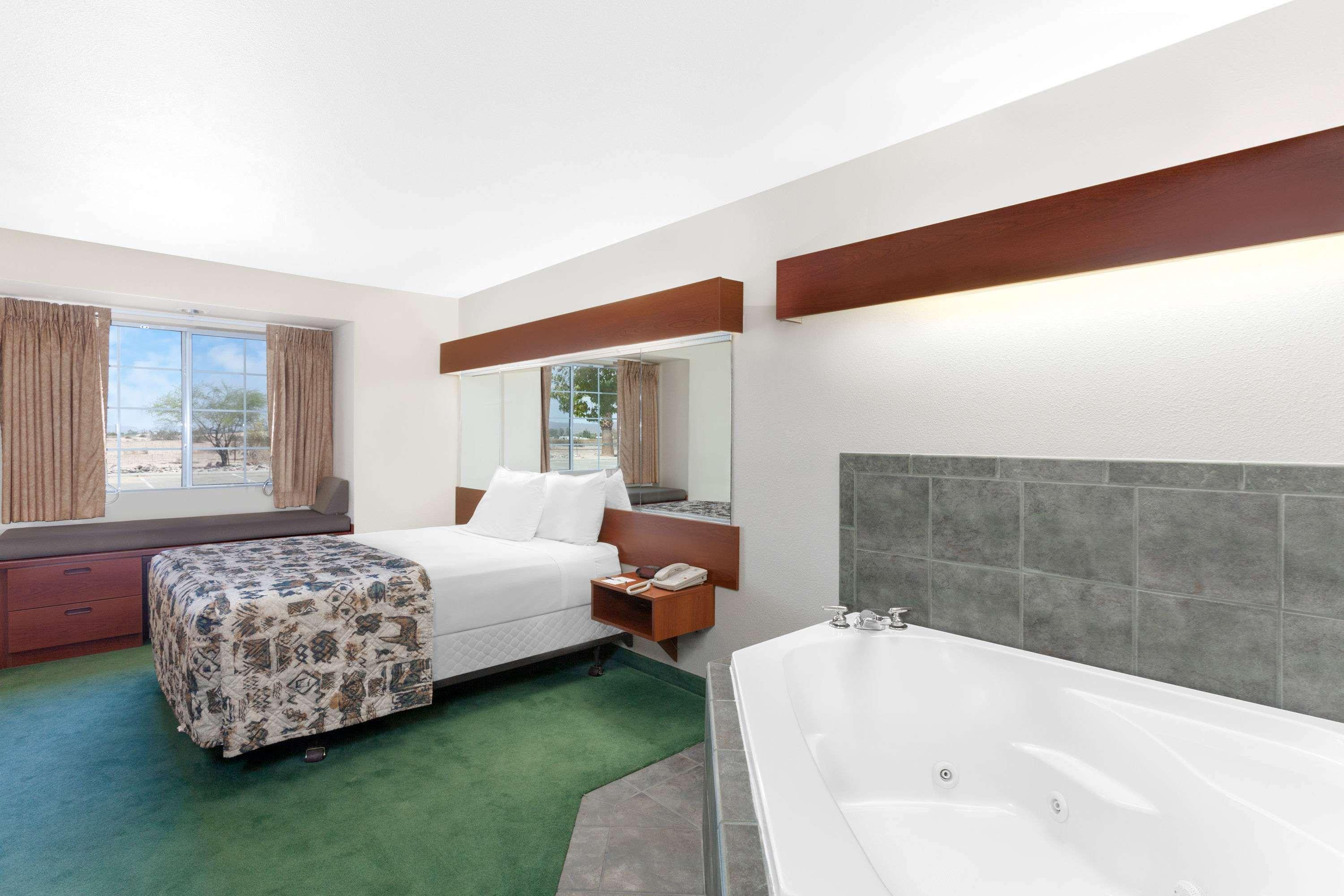 Microtel Inn & Suites By Wyndham Wellton Buitenkant foto